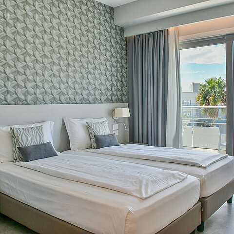 Chambre standard vue piscine | Maritim Resort Calabria